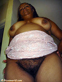 Bitandy mature model standing with very full natural bush